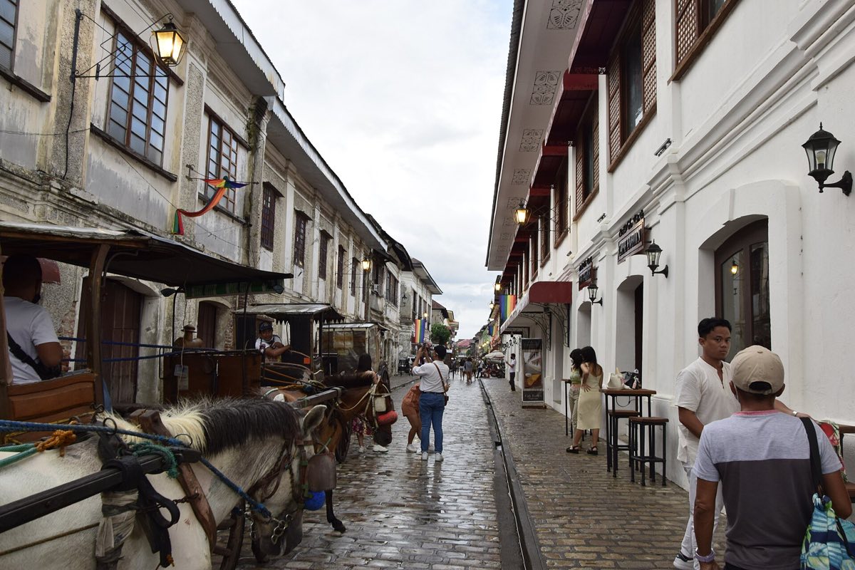 A horse-drawn kalesa outside the arcades of Intramuros, Manila